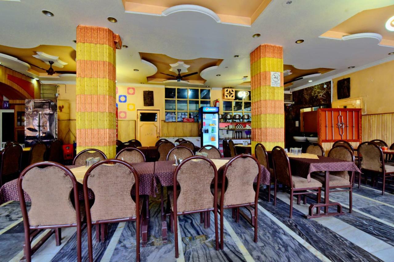 Oyo 26909 Hotel Paras Mandi Exteriör bild
