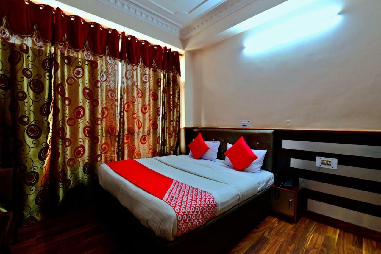 Oyo 26909 Hotel Paras Mandi Exteriör bild