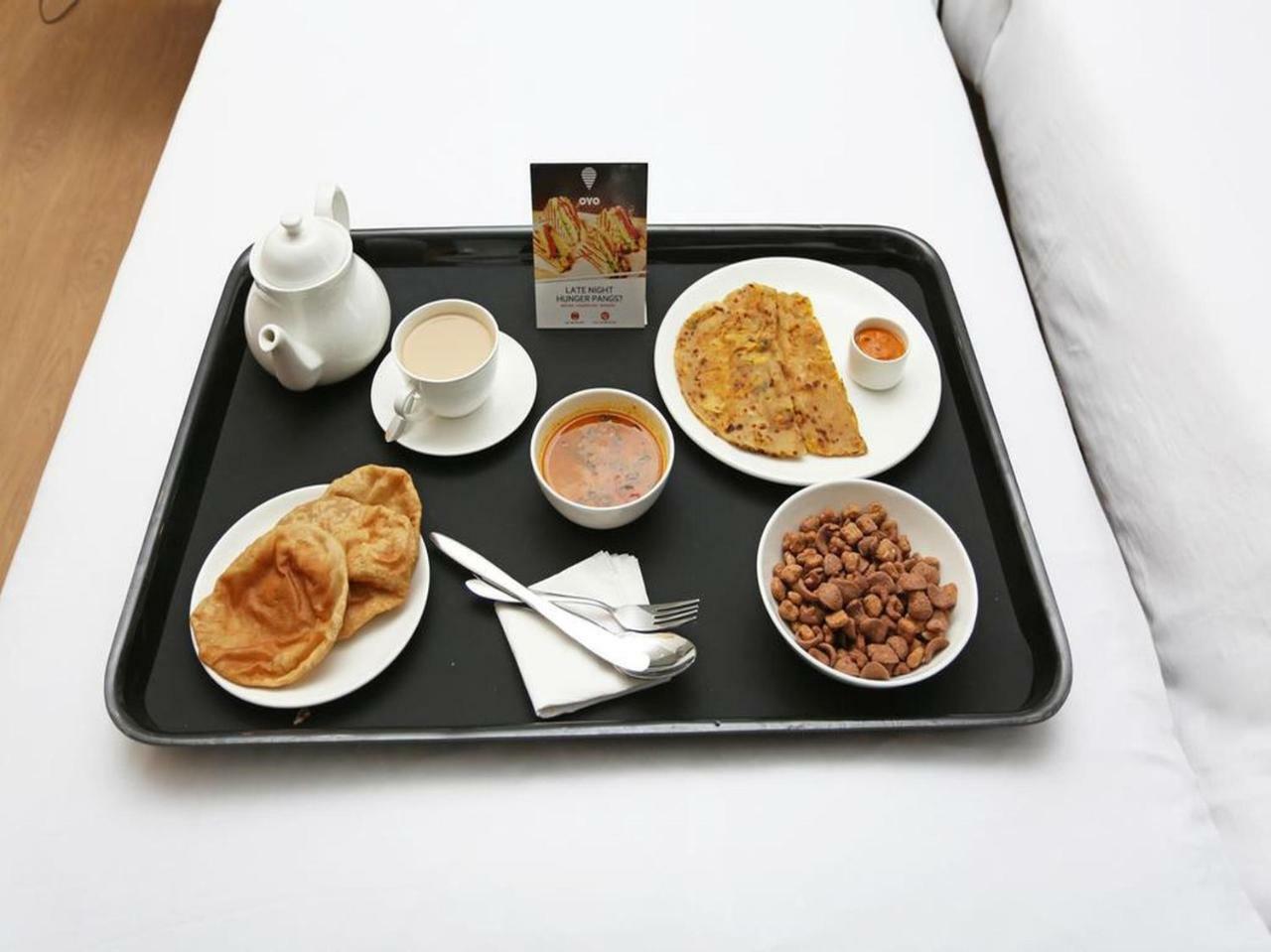 Oyo 26909 Hotel Paras Mandi Exteriör bild