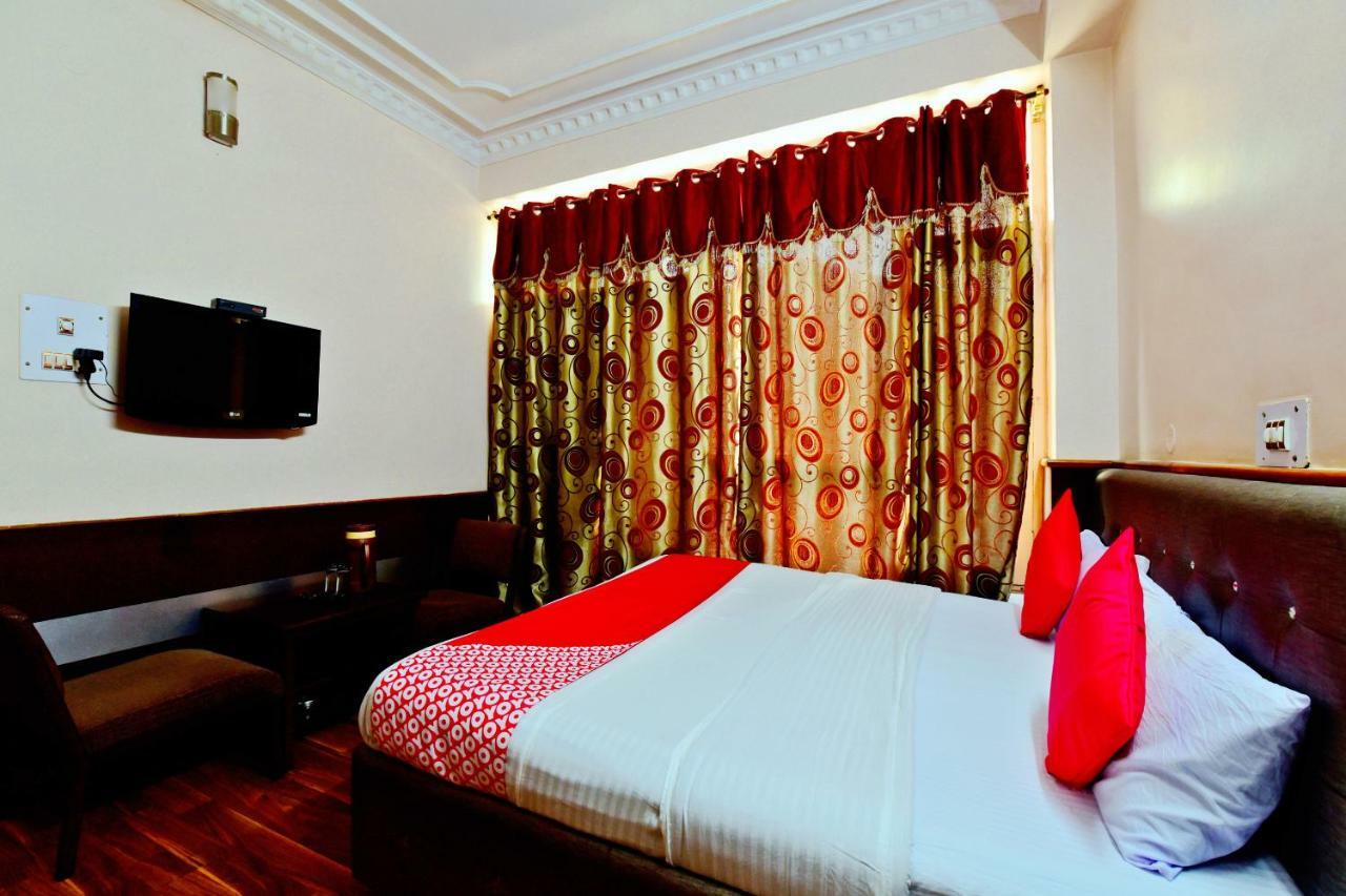 Oyo 26909 Hotel Paras Mandi Exteriör bild