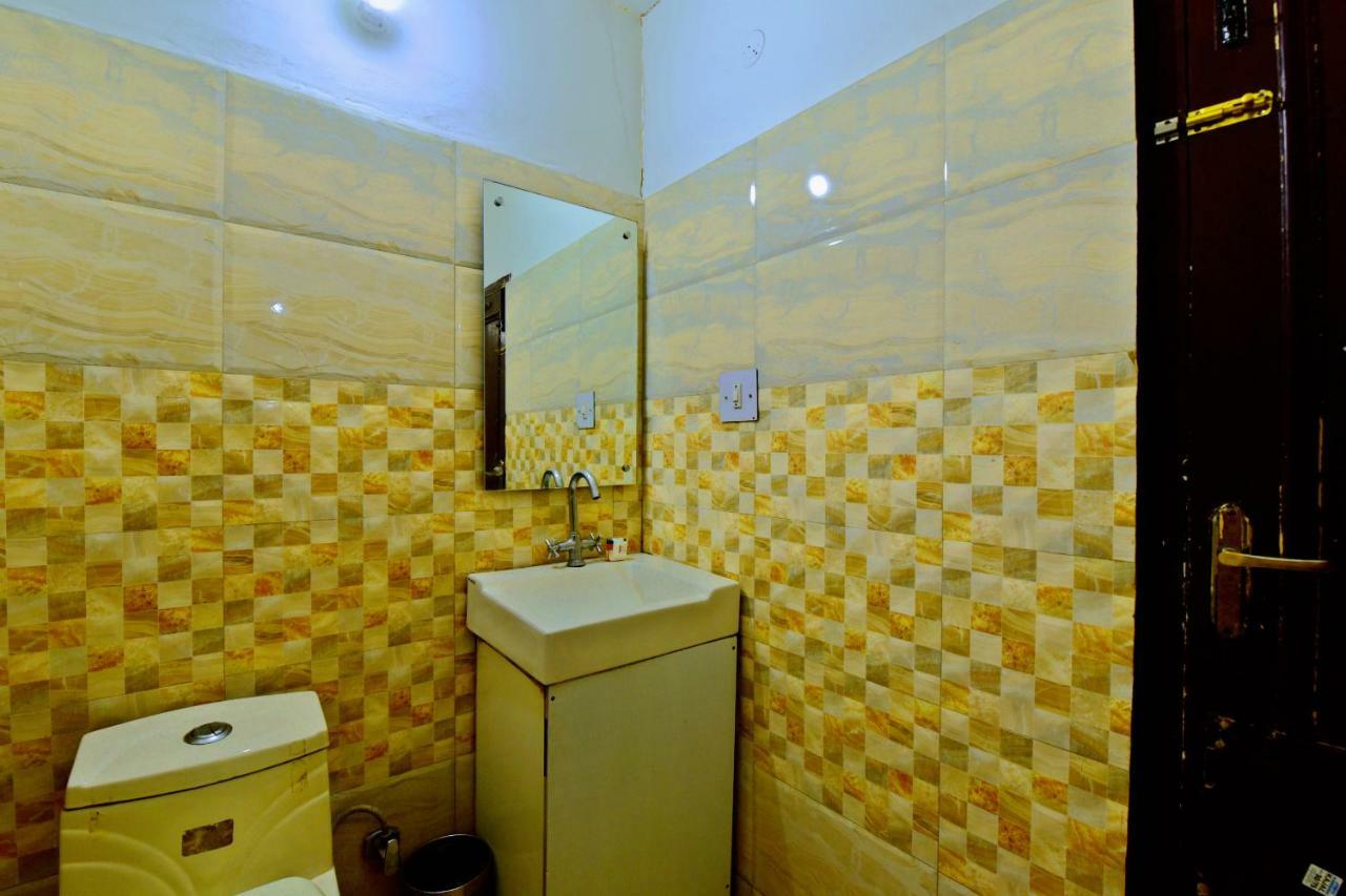 Oyo 26909 Hotel Paras Mandi Exteriör bild