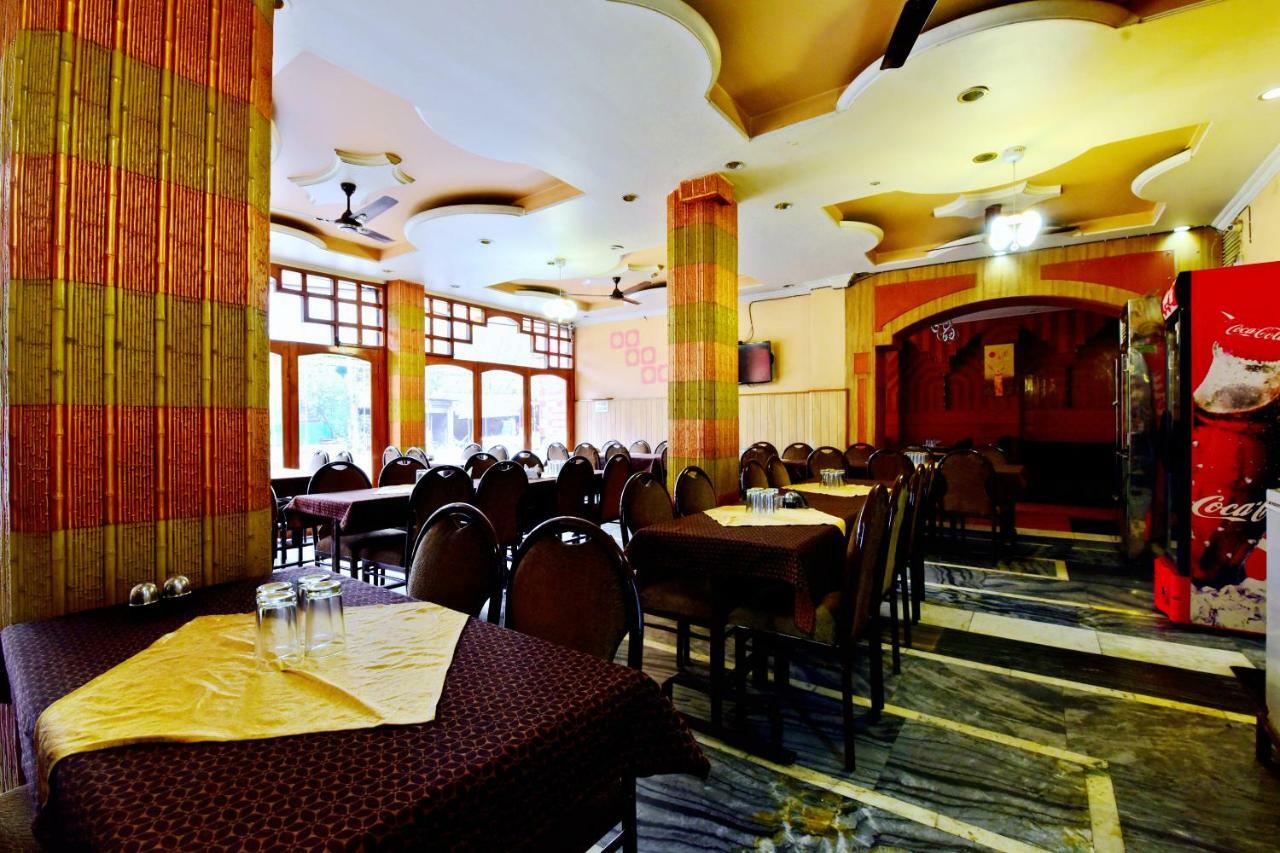 Oyo 26909 Hotel Paras Mandi Exteriör bild
