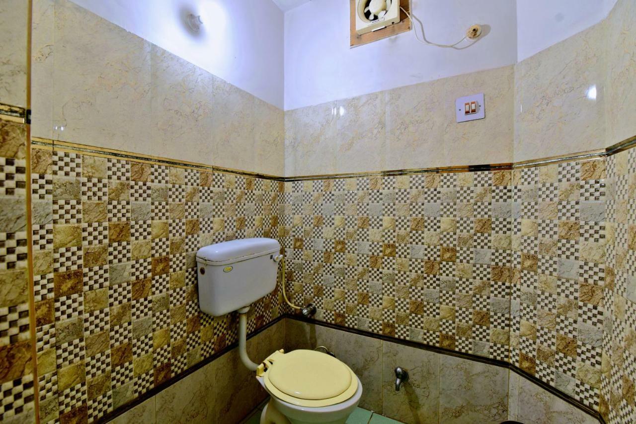 Oyo 26909 Hotel Paras Mandi Exteriör bild