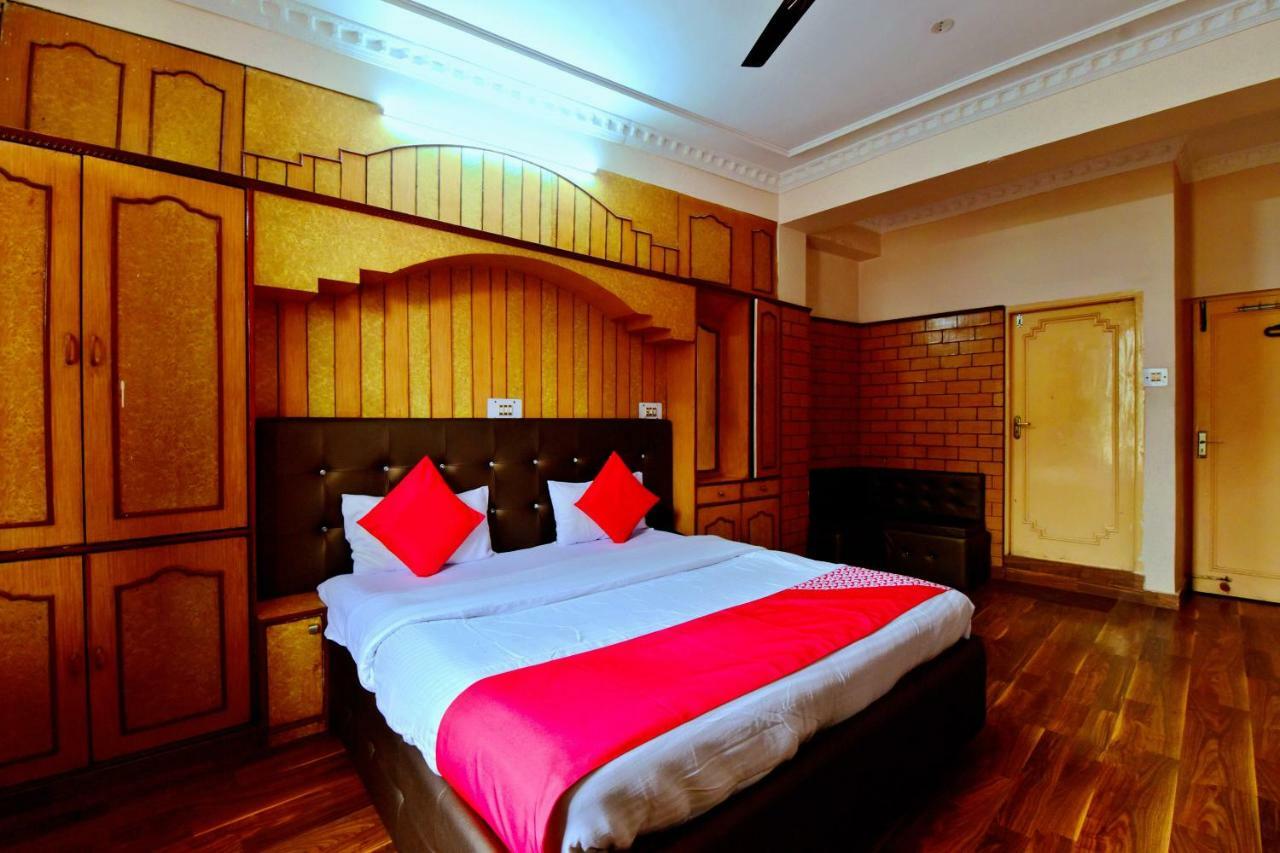 Oyo 26909 Hotel Paras Mandi Exteriör bild