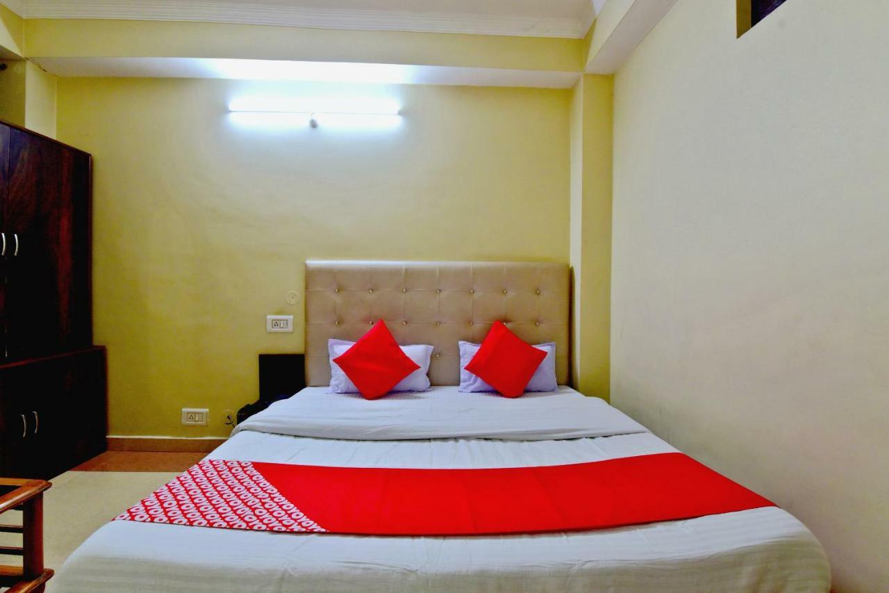 Oyo 26909 Hotel Paras Mandi Exteriör bild
